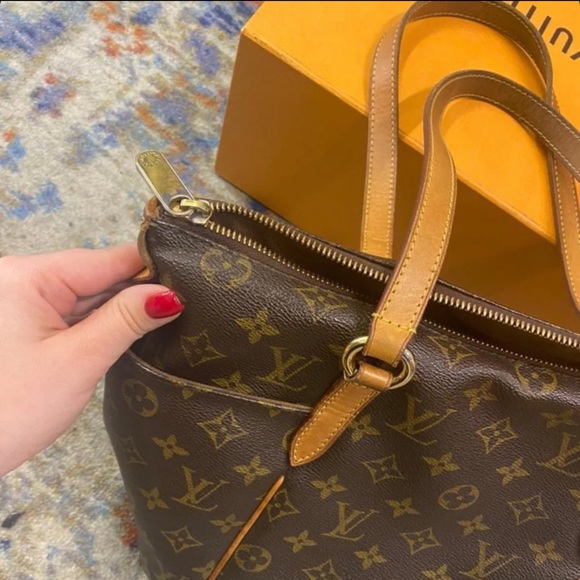 Louis Vuitton Totally Monogram PM tote - Picture 8 of 12